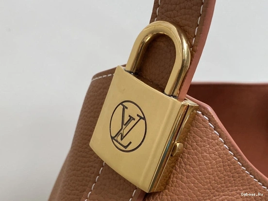 LOUIS VUITTON Jh-31*35*18CM Low Hobo Key 0205